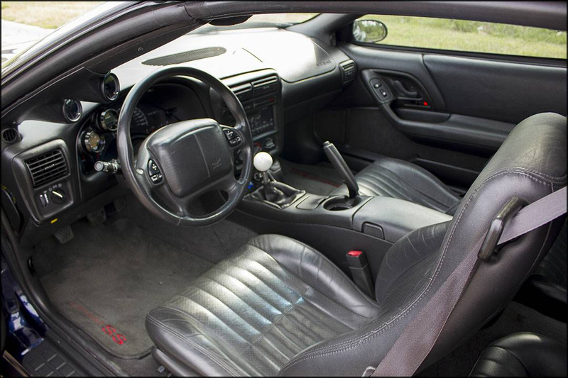 Illustration for article titled At $13,750, Will This 2000 Chevy Camaro SS Blow You Away?
